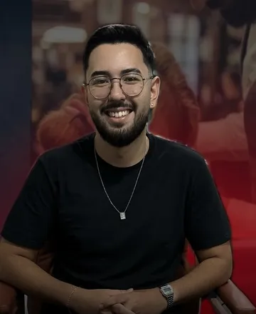 Matheus Tsucada, barbeiro da Trimmos Barbearia